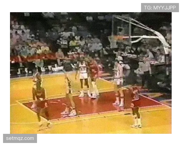 乔丹无球跑动制造错位,主导公牛进攻拉开空间 乔丹无球跑动制造错位,主导公牛进攻拉开空间